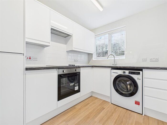 2 Bedroom Flat To Rent In Redoubt Close, Hitchin, Hertfordshire, SG4