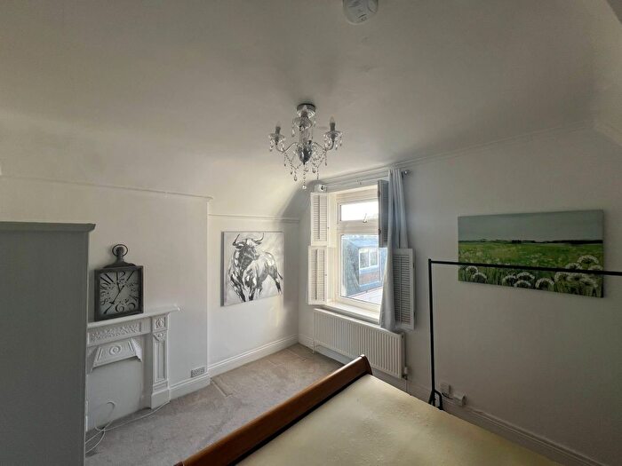 2 Bedroom Flat To Rent In Cathedral Road, Pontcanna, Cardiff, CF11