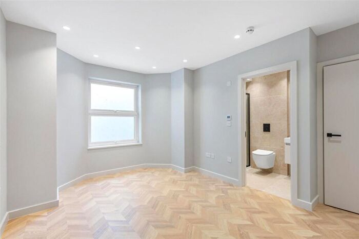 Apartment To Rent In Anerley Hill, London, SE19