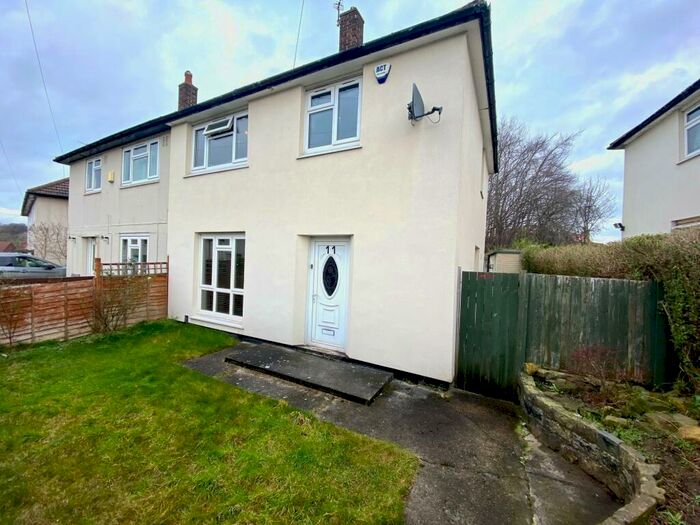 3 Bedroom House To Rent In Boggart Hill Crescesnt, Leeds, LS14