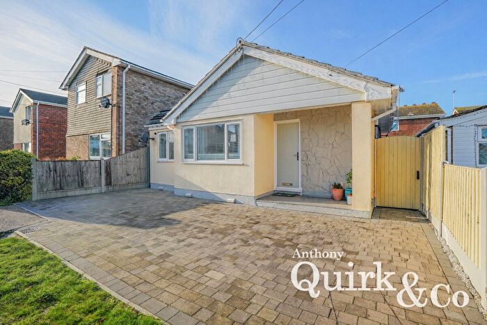 3 Bedroom Detached Bungalow For Sale In Zelham Drive, Canvey Island, SS8