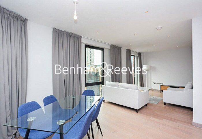 2 Bedroom Flat To Rent In Drapers Yard, London, SW18