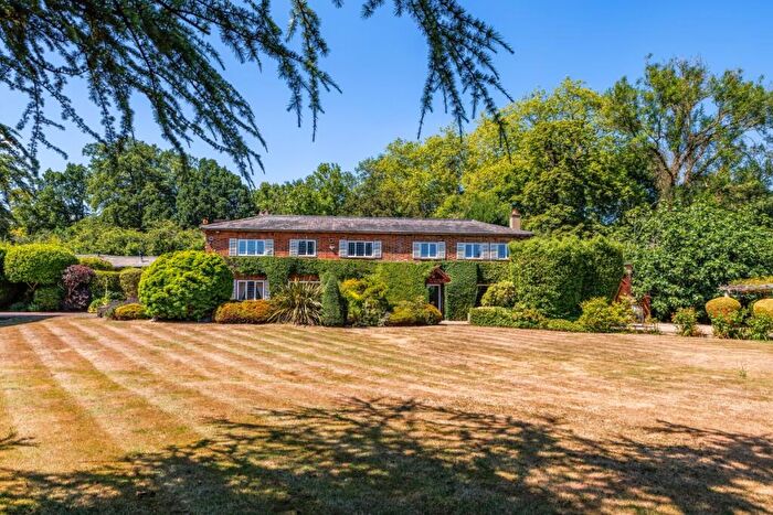 5 Bedroom Detached House To Rent In Clamp Hill Stanmore, HA7