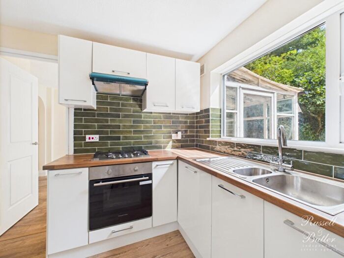 4 Bedroom Semi Detached House For Sale In Valley Road, Buckingham, Buckinghamshire, MK18