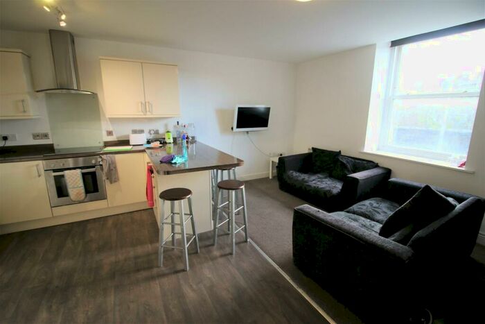 5 Bedroom Private Hall To Rent In Pitt Street, Lancaster, LA1