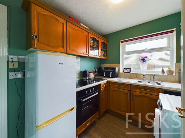 1 Bedroom Bungalow For Sale In Urmond Road, Canvey Island, SS8