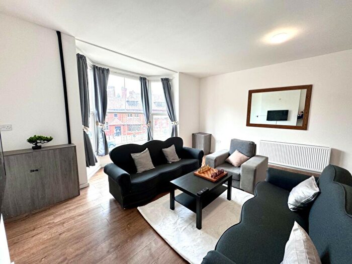 3 Bedroom Apartment To Rent In Radcliffe Road, West Bridgford, NG2