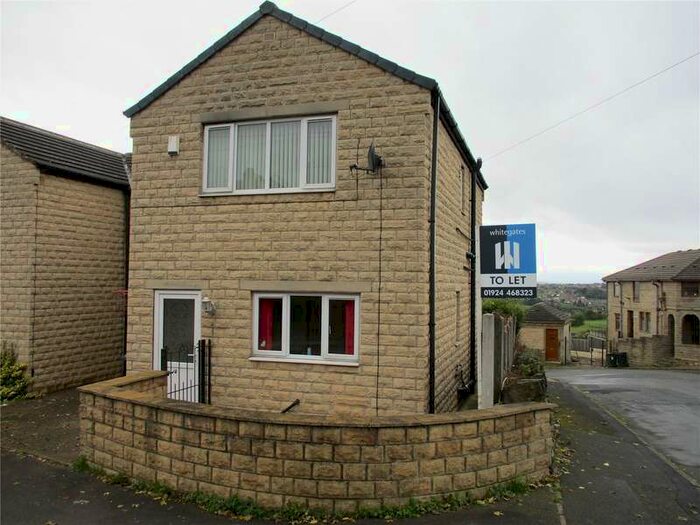 3 Bedroom Semi-Detached House To Rent In Lawnhurst Mews, Dewsbury, WF13