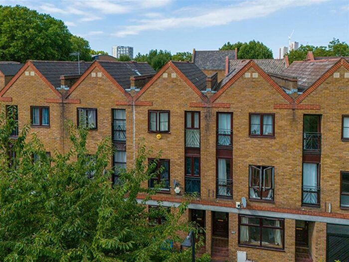 3 Bedroom House For Sale In Brunswick Quay, Canda Water, SE16