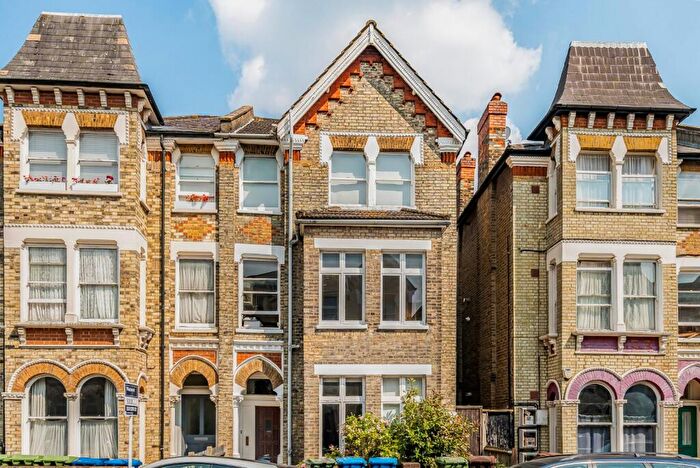 2 Bedroom Flat For Sale In Oakhurst Grove, East Dulwich, London, SE22
