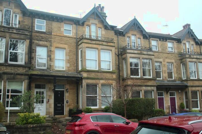 6 Bedroom Terraced House To Rent In Valley Drive, Harrogate, HG2