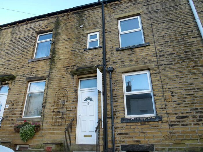 3 Bedroom House To Rent In Randolph Street, Halifax, HX3
