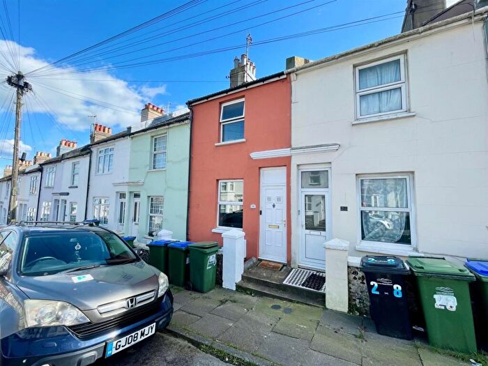 2 Bedroom Terraced House For Sale In Lawes Avenue, Newhaven, BN9