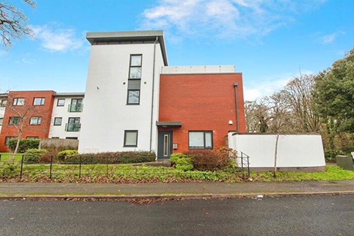 2 Bedroom Flat For Sale In The Chase, Topsham, Exeter, EX3