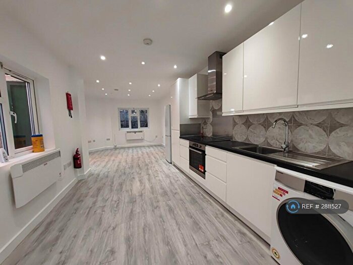 Studio To Rent In Central Road, Worcester Park, KT4