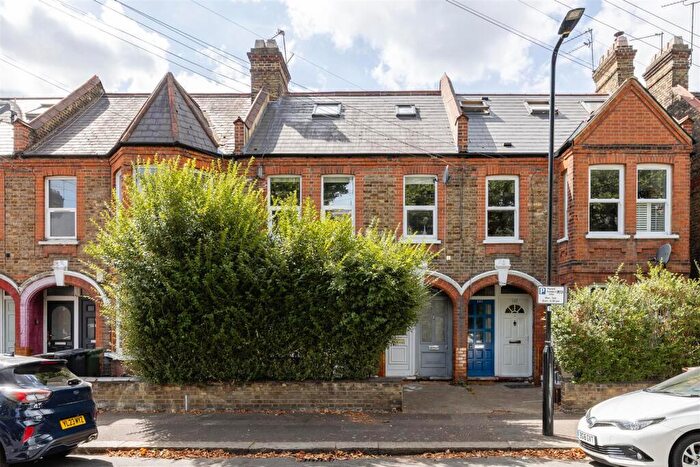 3 Bedroom Flat For Sale In Blyth Road, Walthamstow, E17