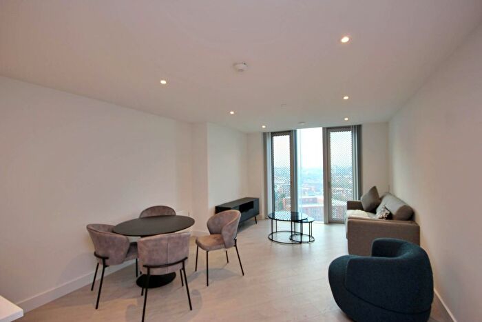 2 Bedroom Flat To Rent In Vista River Gardens, Manchester, M3