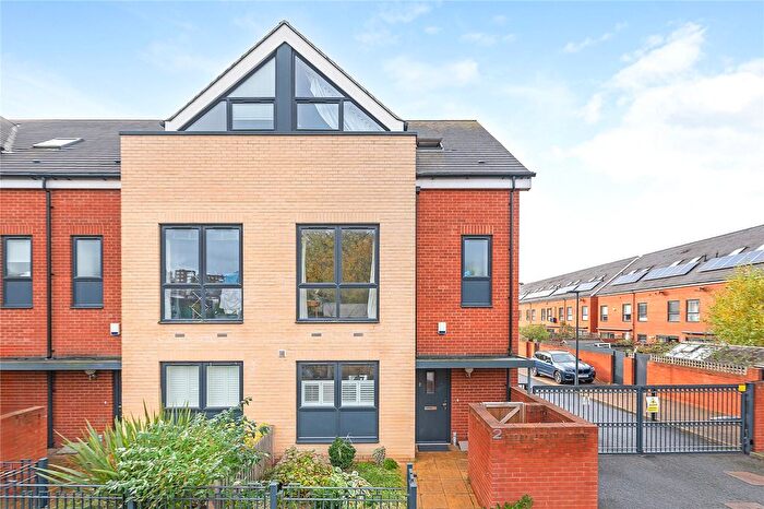 4 Bedroom End Of Terrace House To Rent In South Oak Road, London, SW16