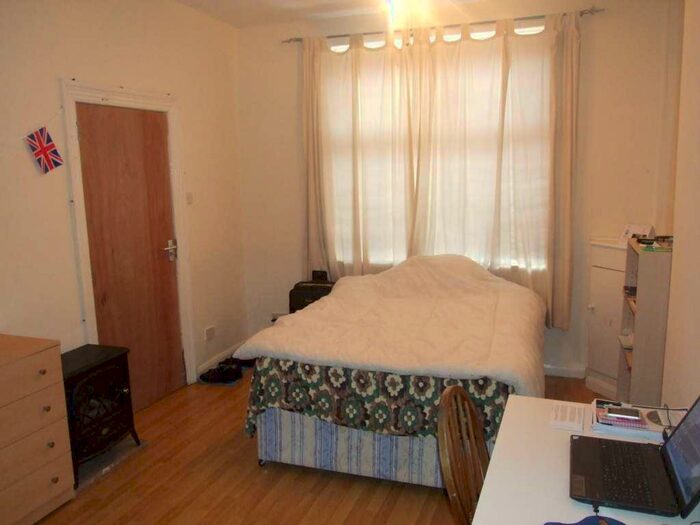 Studio To Rent In Rhymney Terrace, Cathays, Cardiff, CF24