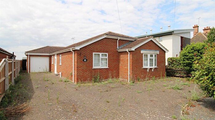 3 Bedroom Detached Bungalow For Sale In New Road, Sutton Bridge, PE12