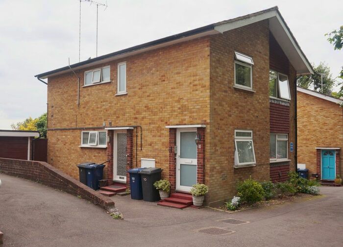 2 Bedroom Flat To Rent In Wellington Place, Great North Road, London, N2