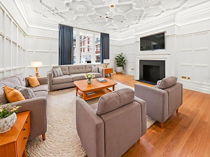 2 Bedroom Flat To Rent In Park Street, London, Mayfair, W1K