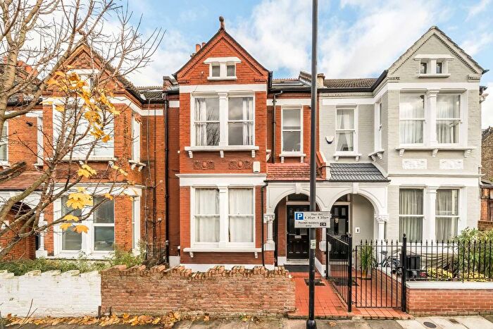 2 Bedroom Flat To Rent In Killyon Road, London, SW8