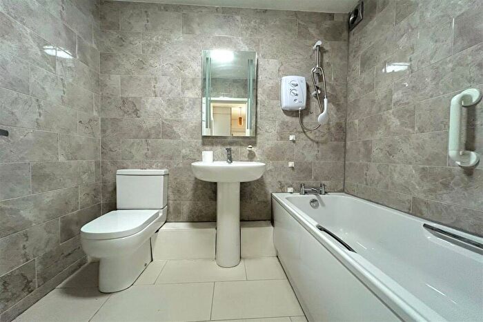 2 Bedroom Apartment For Sale In York House, York Avenue, Sale, M33