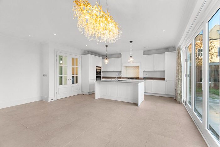 5 Bedroom Detached House To Rent In Barrons Chase, Richmond, TW10