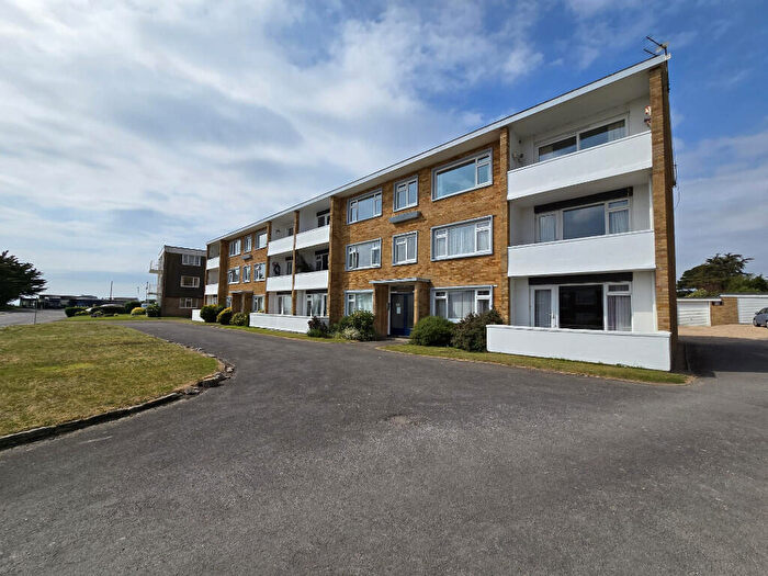 2 Bedroom Flat For Sale In Waterford Road, Highcliffe, BH23