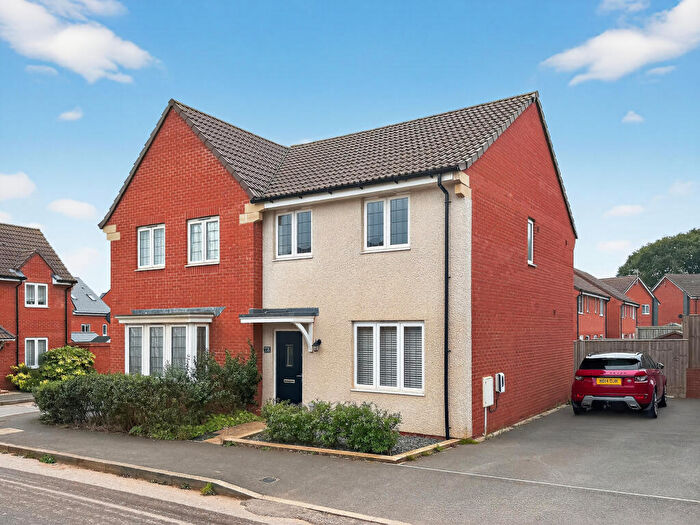 3 Bedroom Semi-Detached House For Sale In Farley Grove, Westclyst, Exeter, EX1