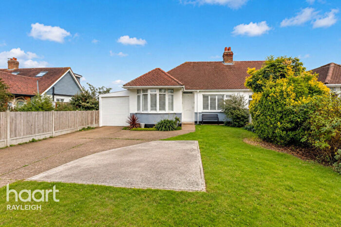 2 Bedroom Bungalow To Rent In Southend Road, Rochford, SS4