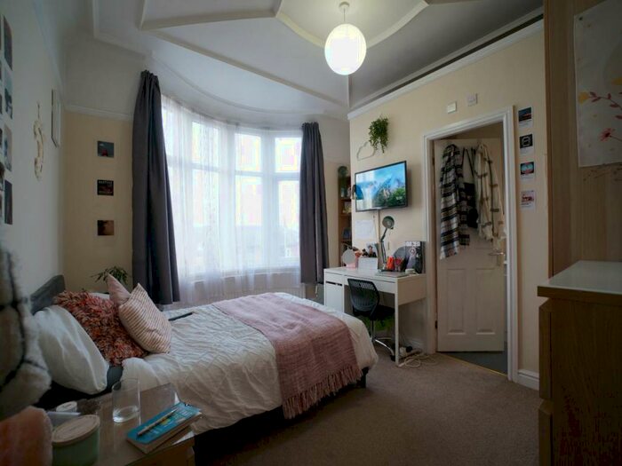 6 Bedroom House To Rent In Bangor, Gwynedd, LL57