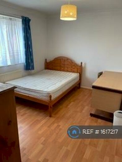 3 Bedroom Flat To Rent In Scarfe Way, Colchester, CO4