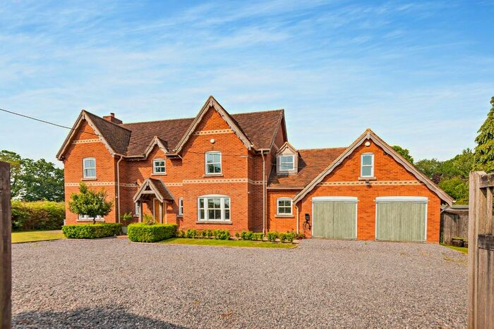 5 Bedroom Detached House For Sale In Tutts Clump, Reading, Berkshire, RG7
