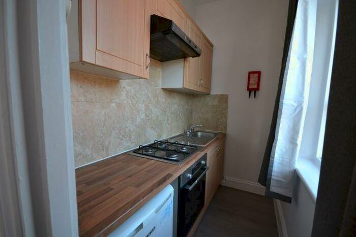 Studio To Rent In Kilburn High Road, London, NW6