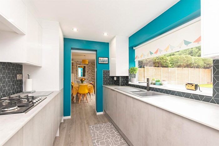 4 Bedroom Link Detached House For Sale In Ashwood Place, Bean, Dartford, Kent, DA2