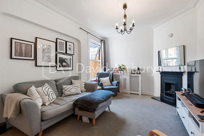 2 Bedroom Apartment To Rent In Grange Avenue, North Finchley, London, N12