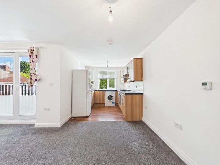 1 Bedroom Flat For Sale In Allison Road, Brislington, Bristol, BS4