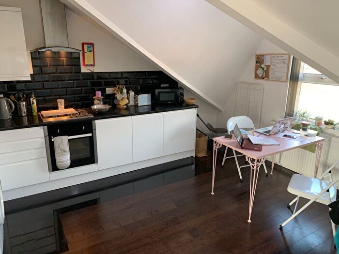 2 Bedroom Flat To Rent In Kelso Road, Leeds, LS2