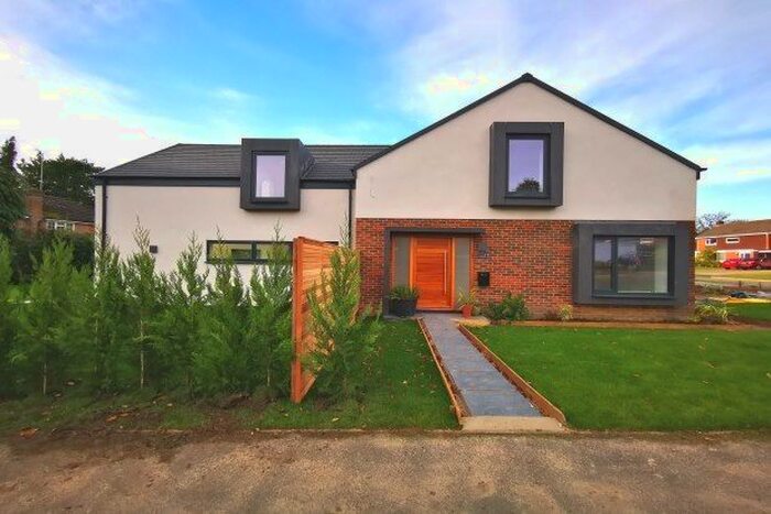 4 Bedroom Property To Rent In Churchill Close, Hook, RG27