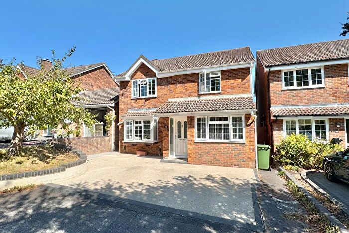 4 Bedroom Detached House For Sale In James Grieve Avenue, Locks Heath, SO31