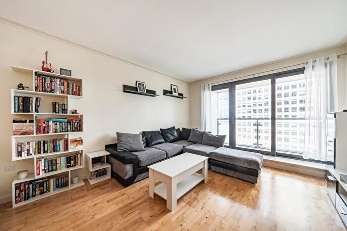 2 Bedroom Flat For Sale In South Quay Square London, E14