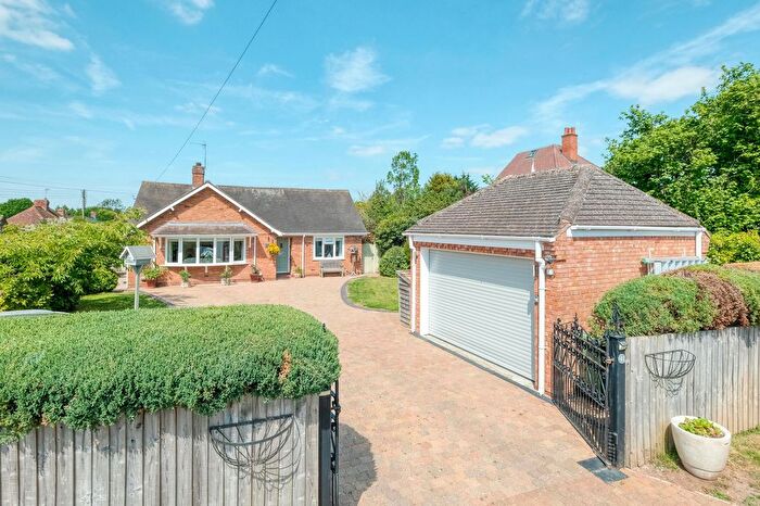 3 Bedroom Bungalow For Sale In Oak Tree Lane, Cookhill, Alcester, B49