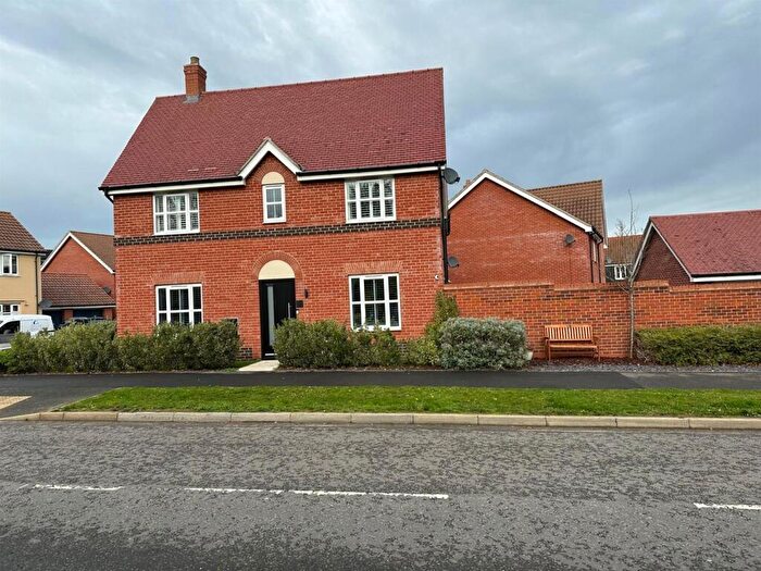 3 Bedroom Semi Detached House For Sale In Brooke Way, Stowmarket, IP14