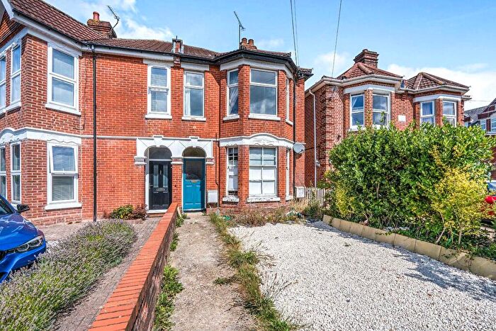 2 Bedroom Flat For Sale In Bellemoor Road, Southampton, Hampshire, SO15