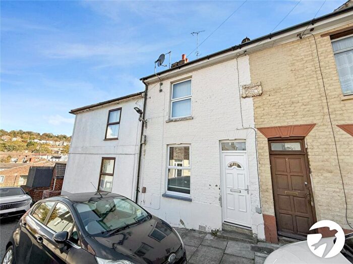 3 Bedroom House To Rent In Edward Street, Chatham, Kent, ME4