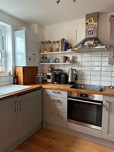 2 Bedroom Flat To Rent In Cedar Terrace, Richmond, TW9
