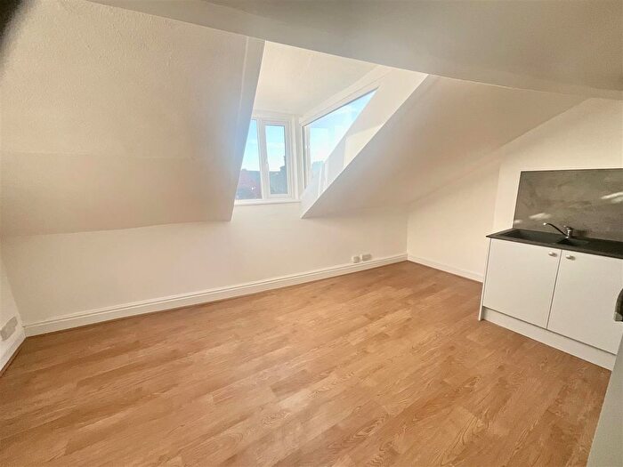 Property To Rent In Eastborough, Scarborough, YO11