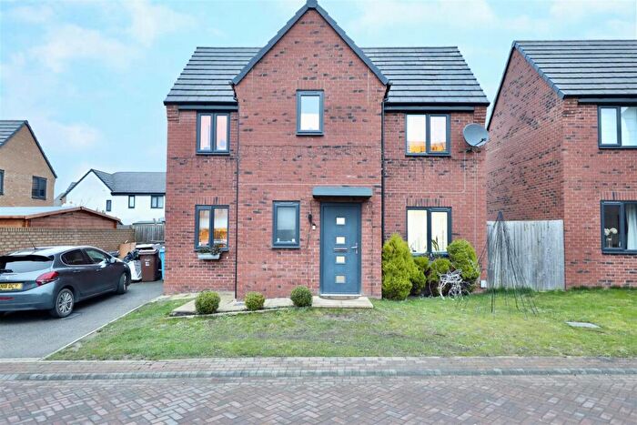 3 Bedroom Semi Detached House For Sale In Joe Tasker Way, Kingswood, Hull, HU7
